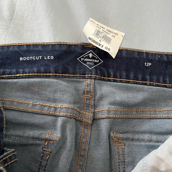 NWT: St. John’s Bay bootcut leg 12 petite jeans - Picture 4 of 12